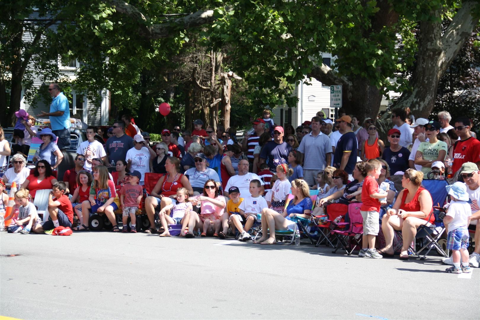 The crowds enjoy the parade!